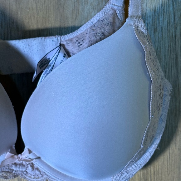 Victoria’s Secret Elegant Tan Lace Trim Bra - Picture 2 of 7